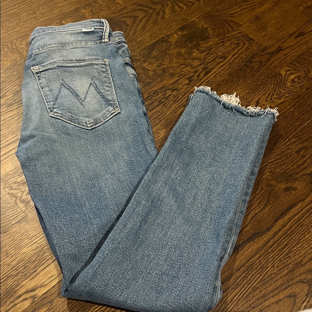 MOTHER The Mid-Rise Dazzler Ankle Fray size 27